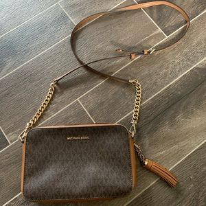 Michael Kors jet set crossbody